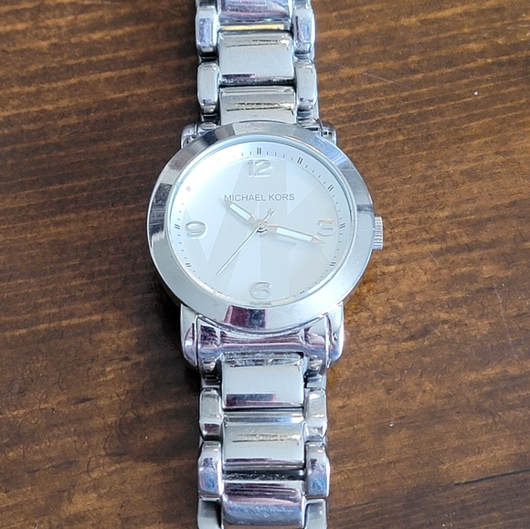 Michael Kors Women's watch - Picture 2 of 6